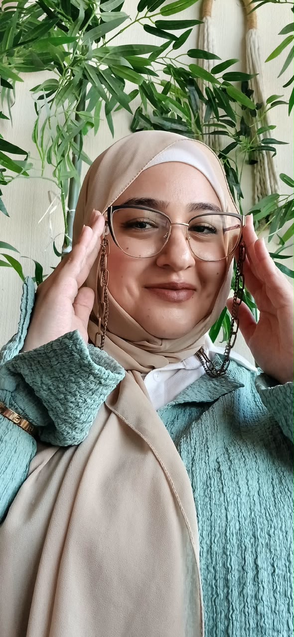 Touqa smiling in green